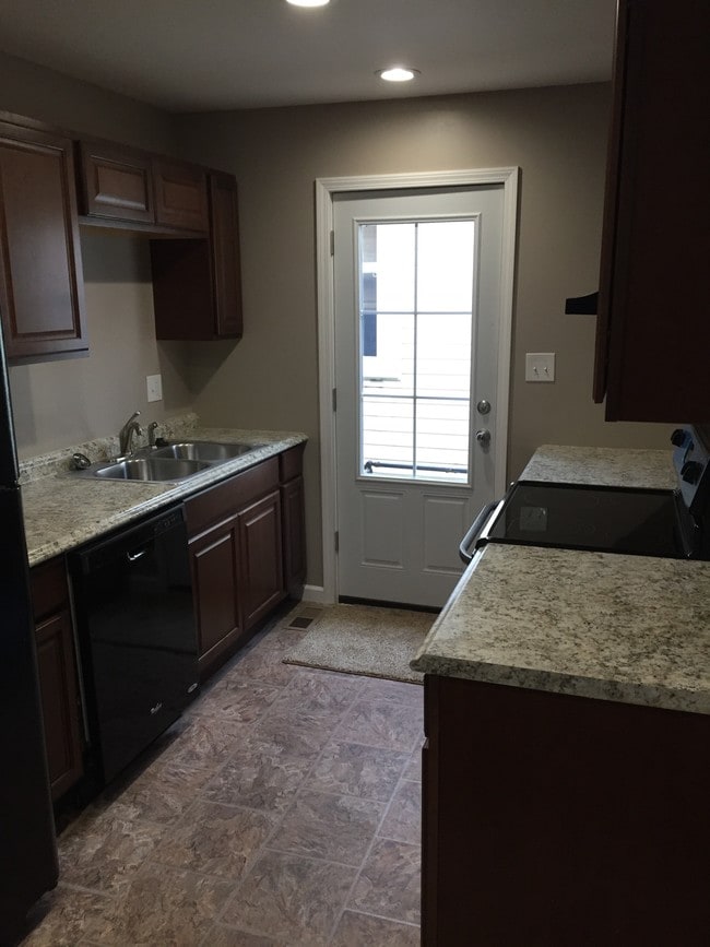 kitchen - 707 Huber St