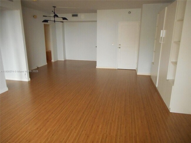 Building Photo - 10185 Collins Ave