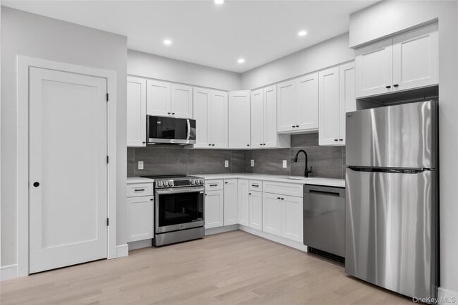 Building Photo - 10 Market St