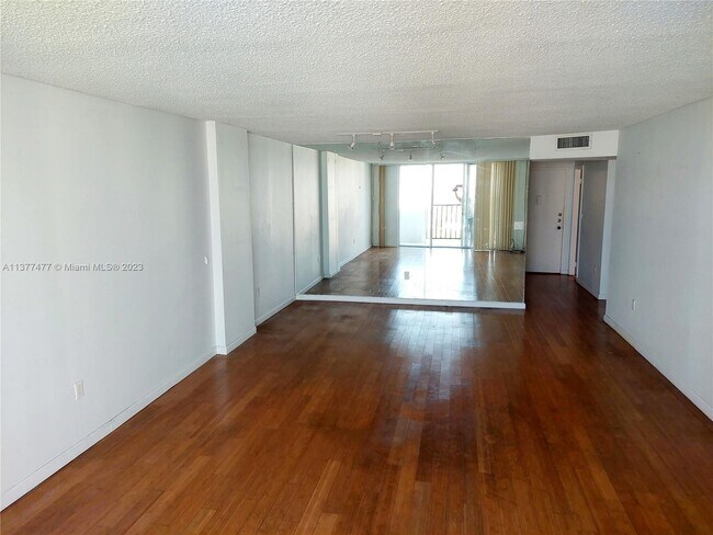 Foto del edificio - 2780 NE 183rd St
