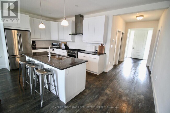 Building Photo - 157 Yellow Birch Cres