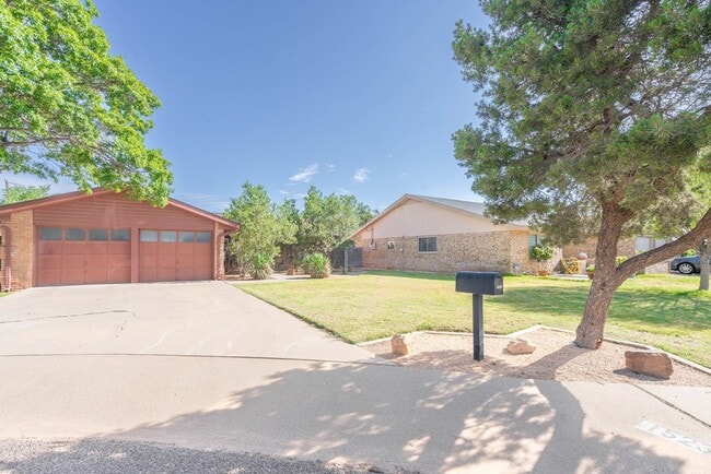 Building Photo - 1523 Doe Ln