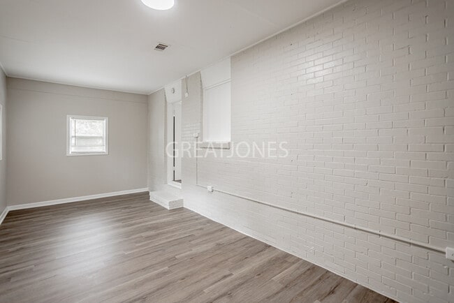 Building Photo - 1136 Hamby Dr