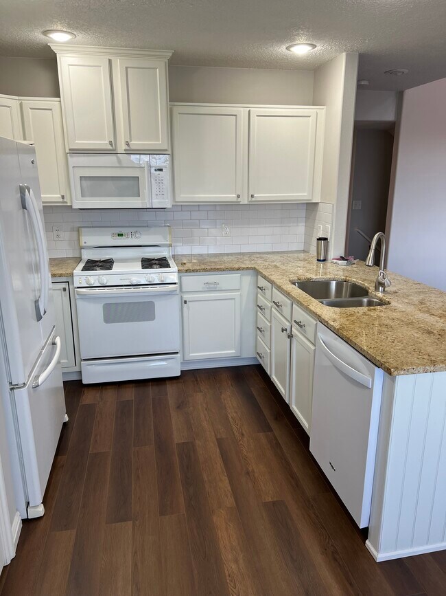 Building Photo - 1376 Alpine Way