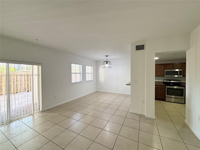 Foto del edificio - 8960 NW 97th Ave