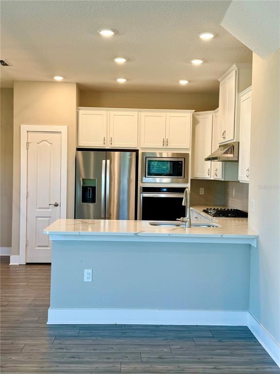 Building Photo - 7963 Delwin Ln