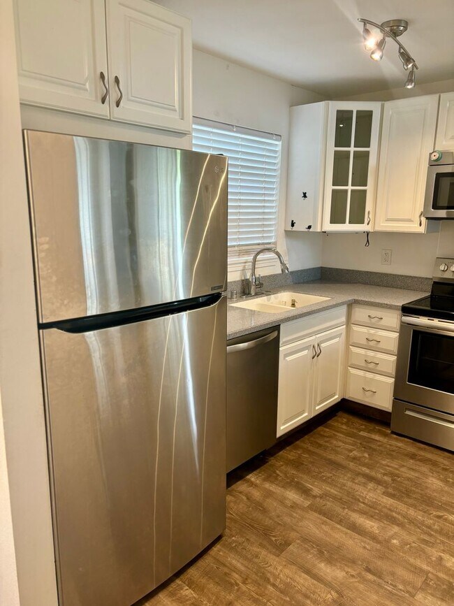 Building Photo - This lovely two bed, two bath condo at Wai...