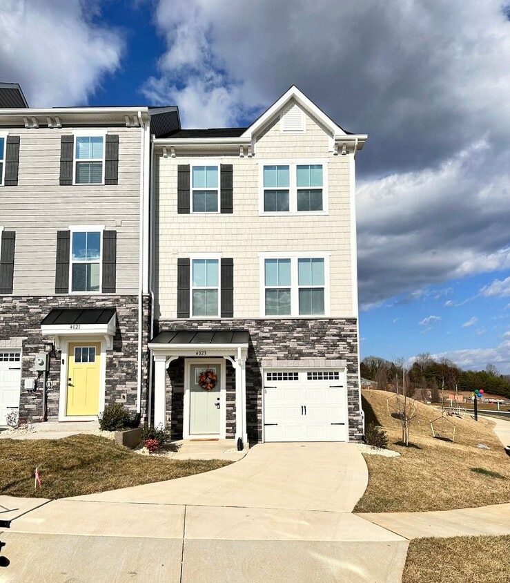 Photo - 4023 Purple Flora Bend