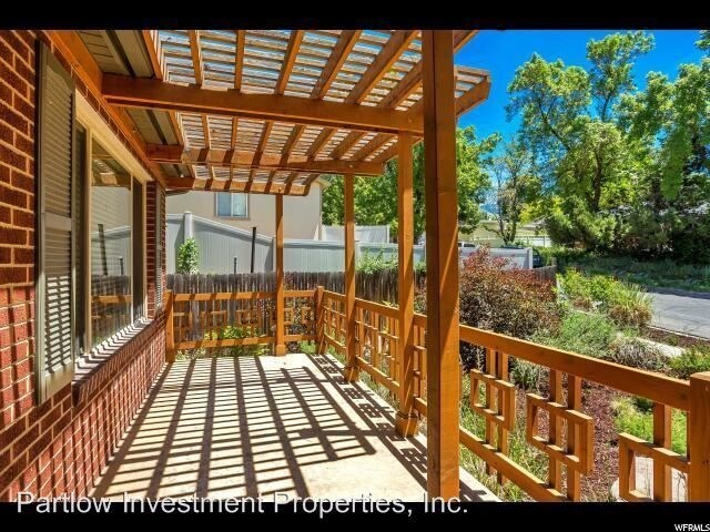 Building Photo - 3 br, 2 bath House - 2415 E. Redondo Ave.
