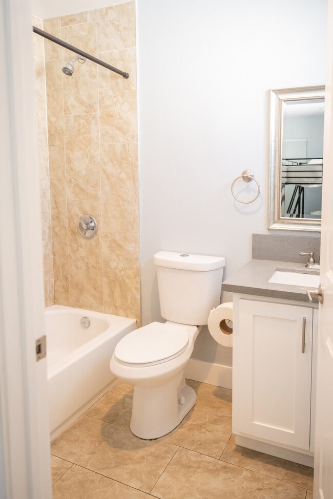 Foto del edificio - 1635 E 33rd St