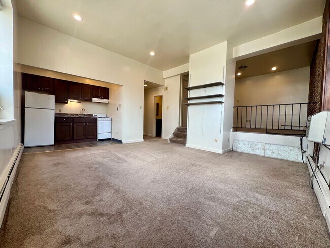 Foto del edificio - Super Spacious One Bedroom on Meyran Avenu...