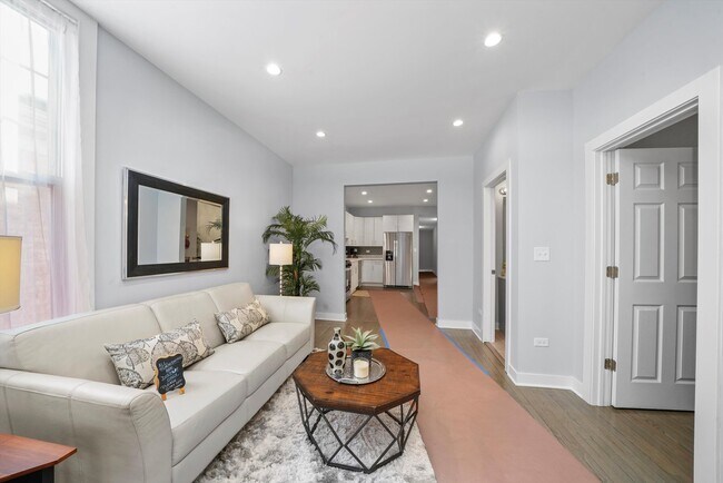 Foto del edificio - 3028 Clarence Ave