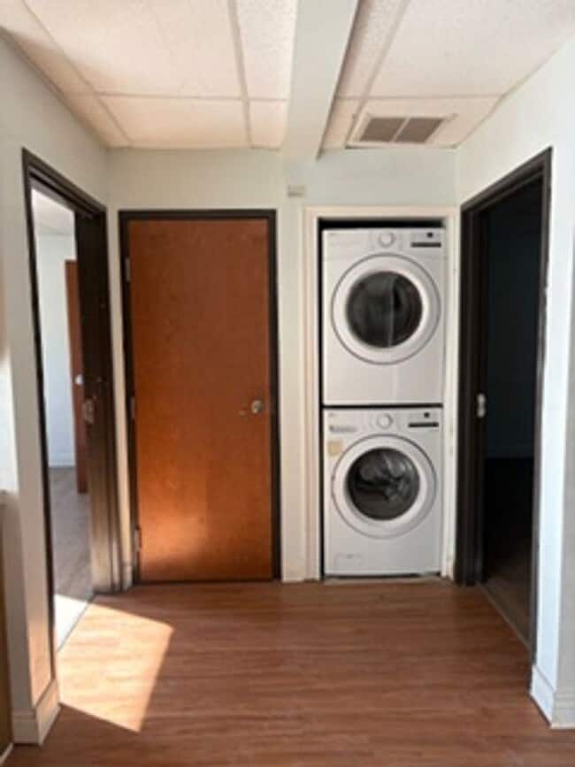 Building Photo - 1196 W 425 S