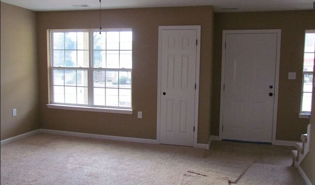 Building Photo - 2237 Spring Meadow Ln SE