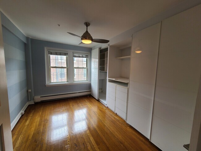 Building Photo - 1450 Beacon St
