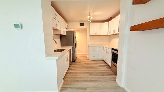 Building Photo - 2626 W Vista Ave