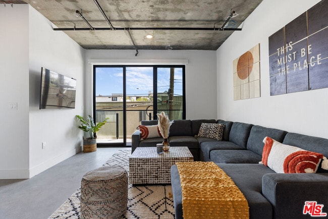 Foto del edificio - 3800 Mentone Ave