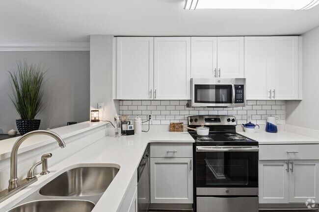 Broadway, 2 habitaciones, 2 baños - 1116 pies cuadrados - Cocina - 45Eighty Dunwoody
