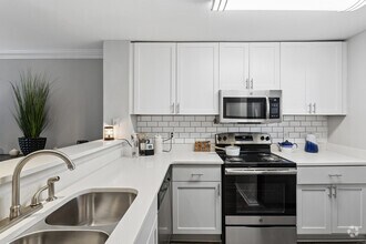 Broadway 2BR, 2BA - 1,116SF - Kitchen - 45Eighty Dunwoody