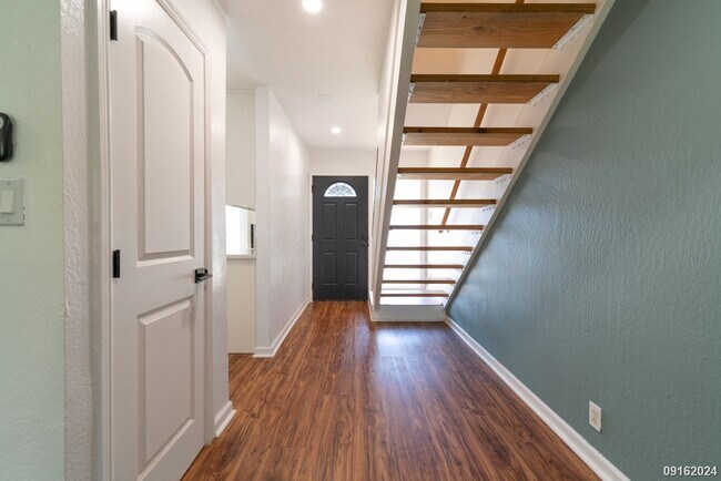 Building Photo - 2Bd/1Ba 928 sqft Condo in Palehua Townhous...
