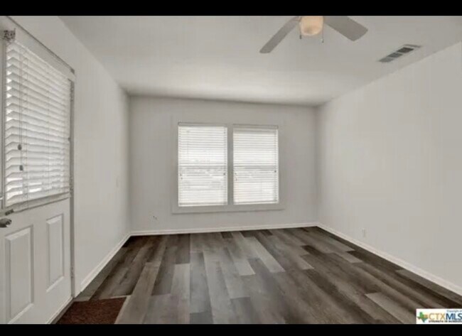 Foto del edificio - 214 S Saunders St