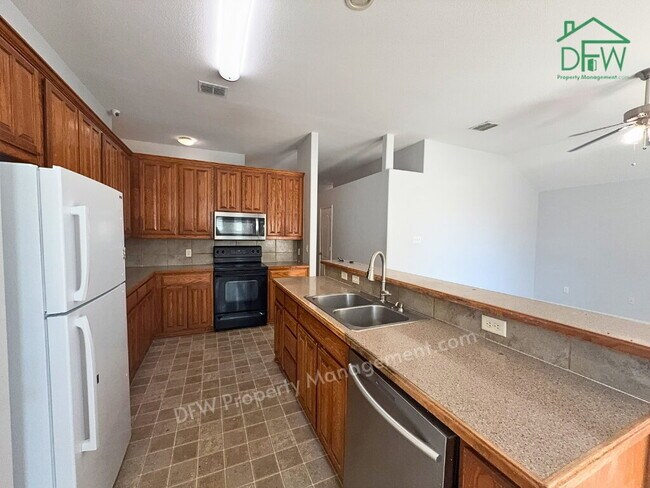 Foto del edificio - 3-Bedroom Home in Lakes of River Trails, Hurst - HEB ISD
