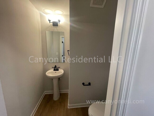 Foto del edificio - Recently Renovated!!Beautiful 4BR home.