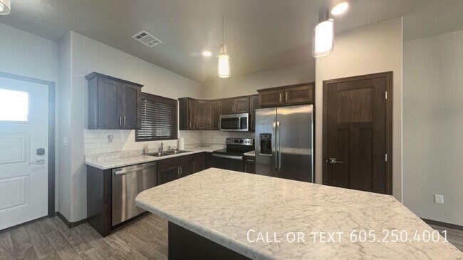 Building Photo - Modern 1-Bed Luxury Living
