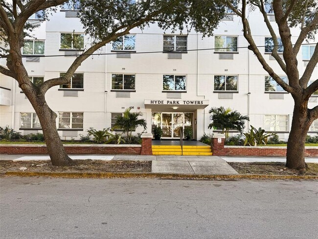 Foto del edificio - 406 S Cedar Ave