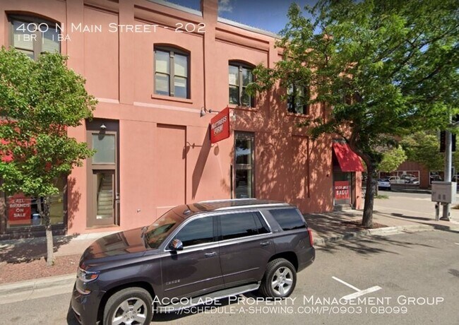 Foto del edificio - 400 N Main St