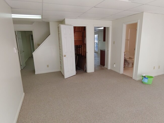 Building Photo - 103 Thornewood Dr