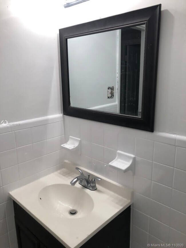 Foto del edificio - 5404 NW 16th Ct