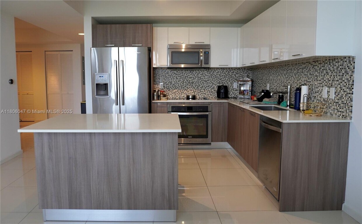 Foto principal - 5300 Paseo Blvd