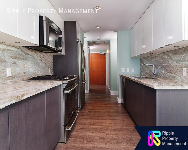 Photo du bâtiment - VIBRANT AMAZING 2 BEDS/ 2 BATHS CONDO