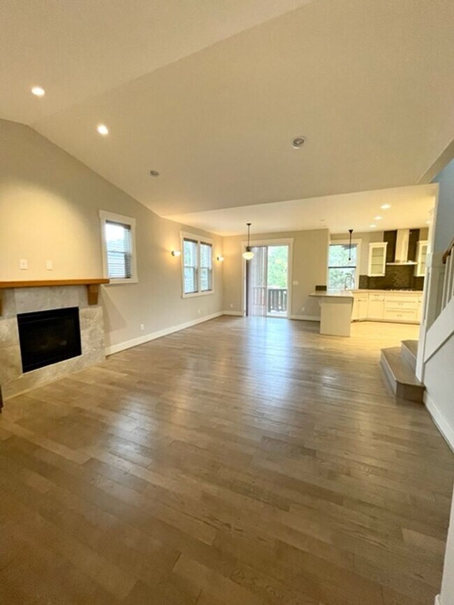 Building Photo - Beautiful home in NWX!  A/C!