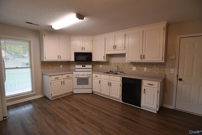 Building Photo - 103 Tess Cir