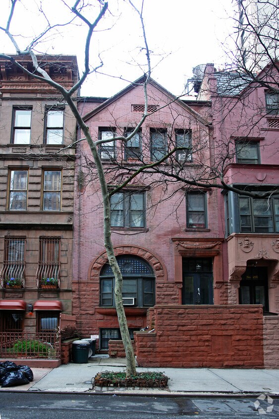 Building Photo - 274 W 71st St