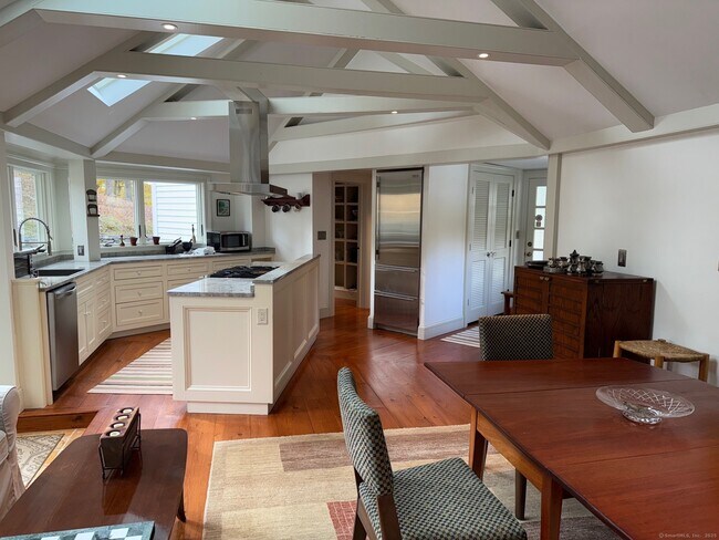 Foto del edificio - 150 Ferry Rd