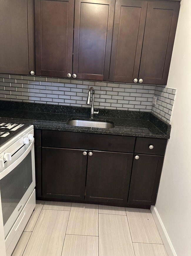 Building Photo - 6800 N Sheridan Rd