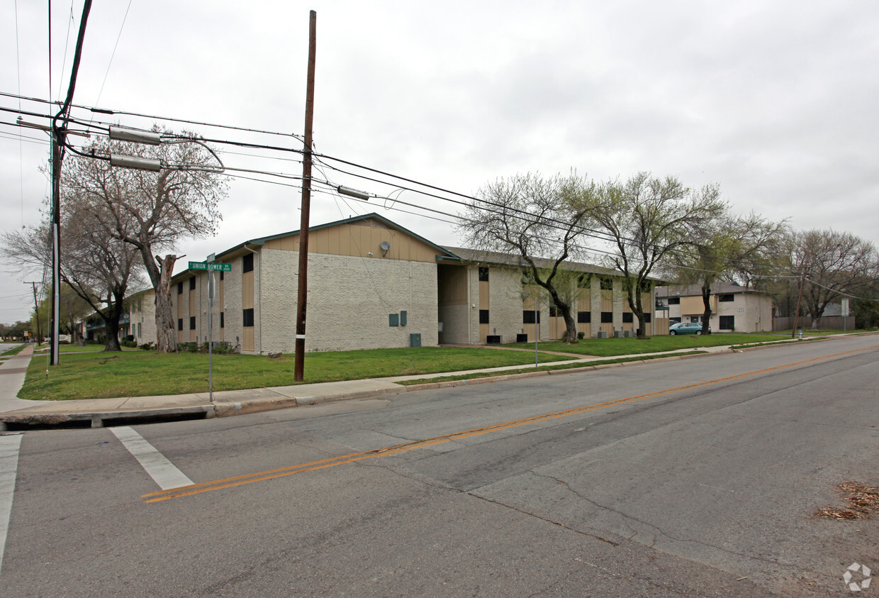 Building Photo - Colony House Apartments