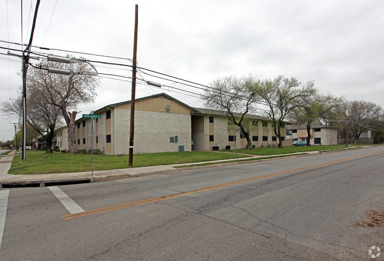 Foto del edificio - Colony House Apartments