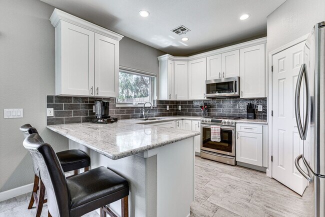 Foto del edificio - 3043 E Fremont Rd