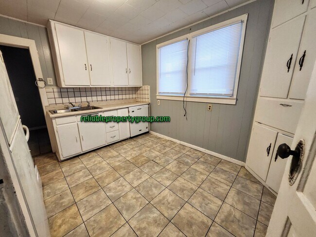 Foto del edificio - New Listing in Fort Wayne