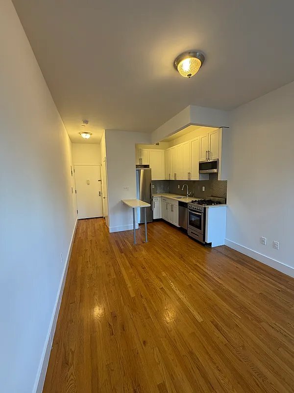 Foto del edificio - 639 Tenth Avenue