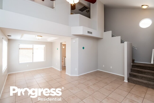 Foto del edificio - 1130 N Leoma Ln