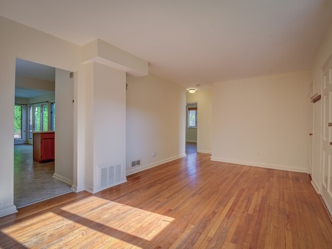 Building Photo - 9011 Lindale Dr
