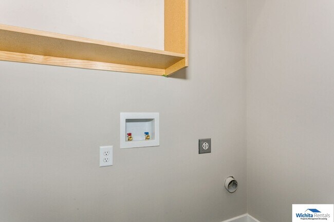 Building Photo - Mulvane duplex