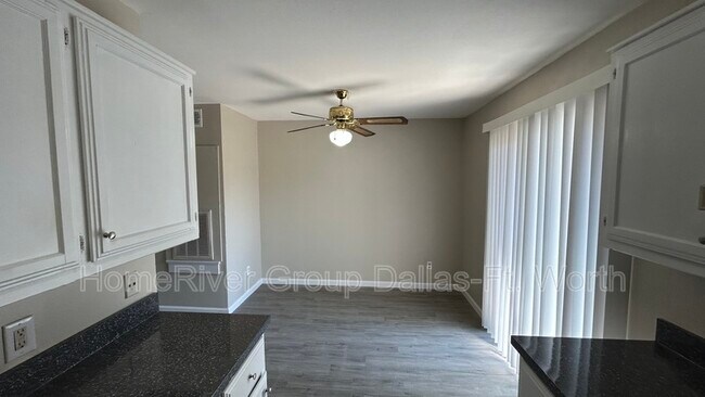 Building Photo - 106 Country Bend