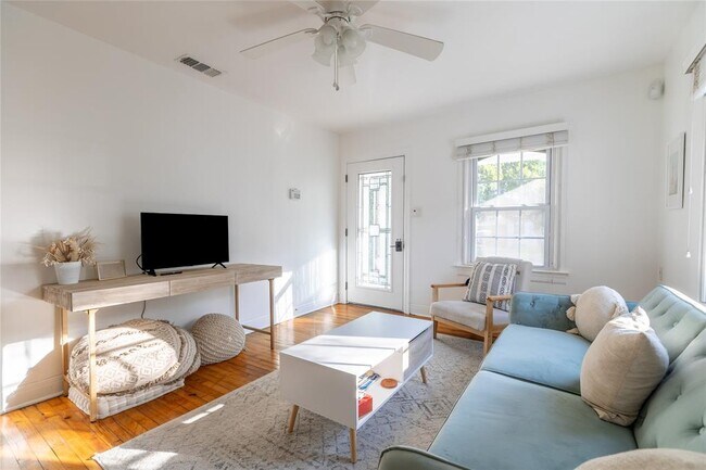 Foto del edificio - 1028 E 43rd St
