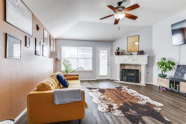 Foto del edificio - 14144 Filly St
